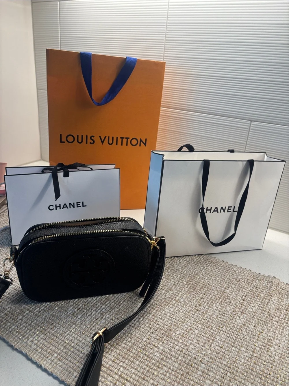 CHANEL paper shopping